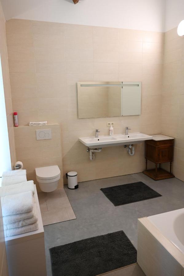 Landlord Bij Leuven Aparthotel Holsbeek Buitenkant foto