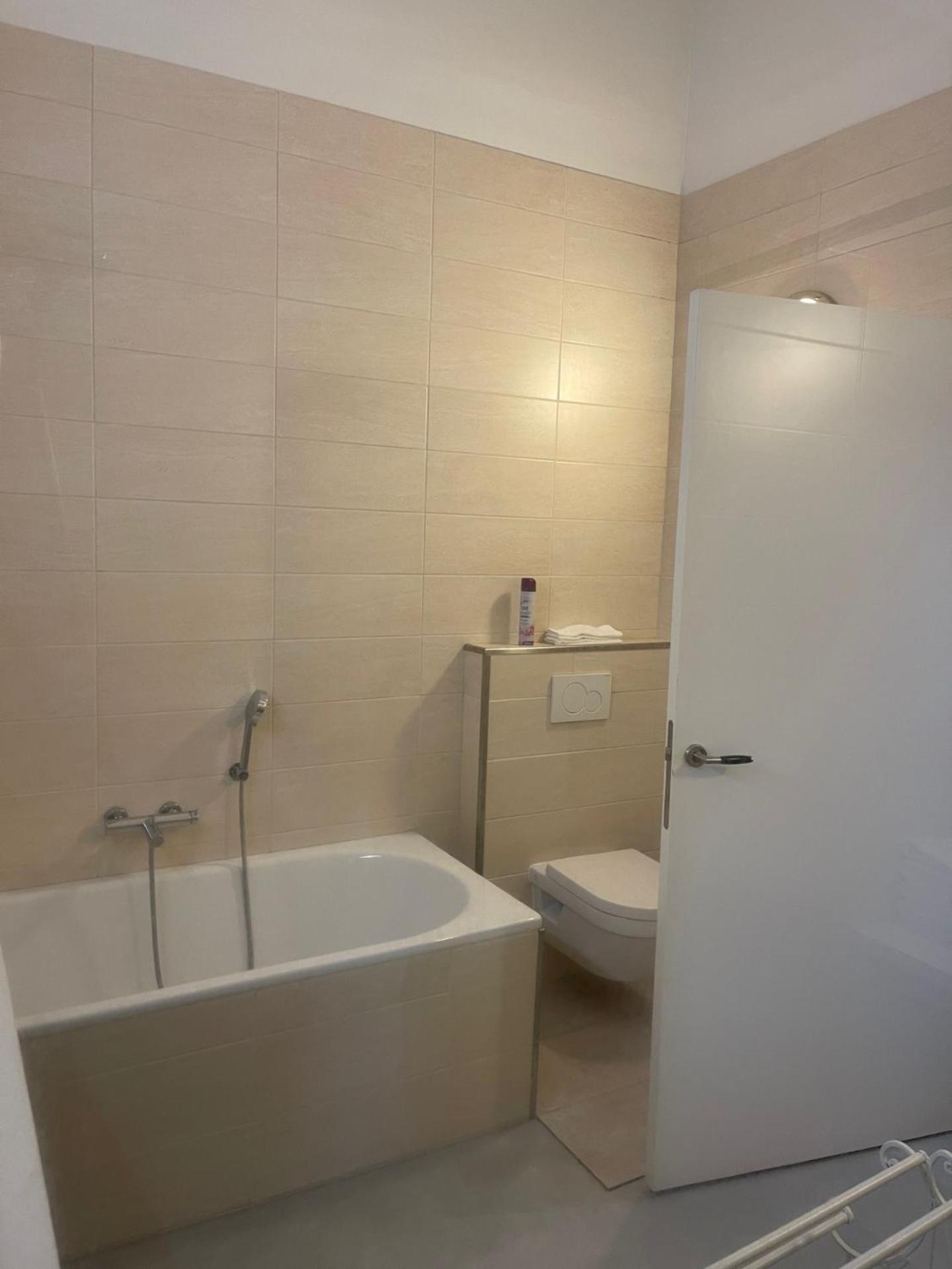 Landlord Bij Leuven Aparthotel Holsbeek Buitenkant foto